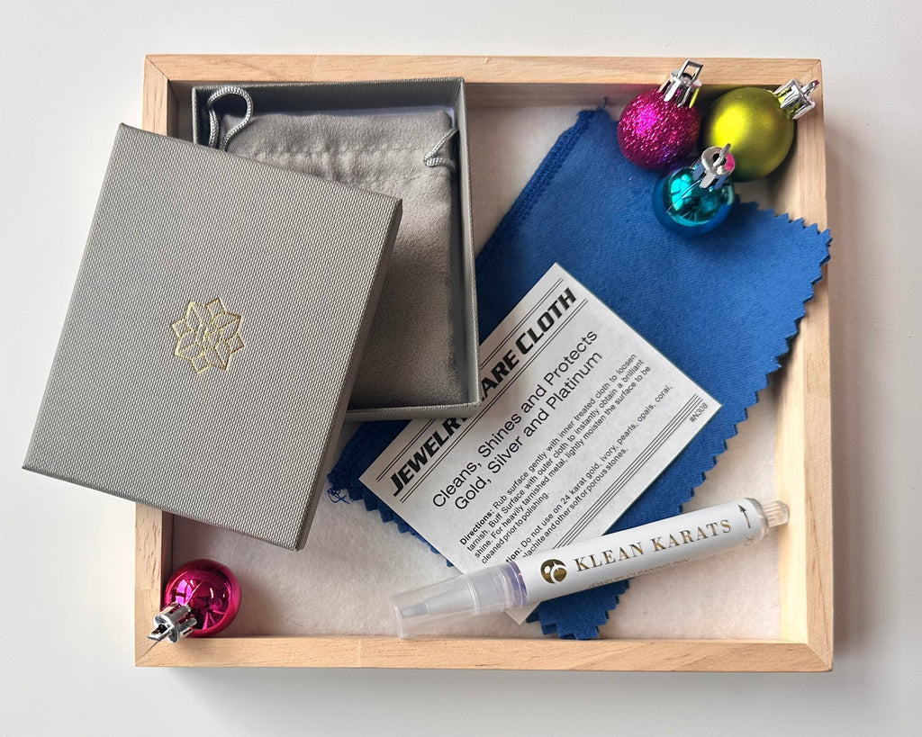 A Black Friday Gift to Help Your Jewelry Shine ✨